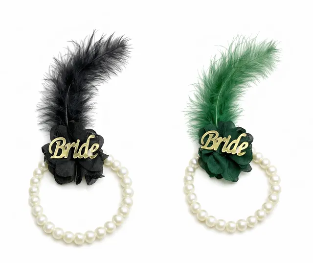 „Bride“ Armbändchen mit Perlen & Feder